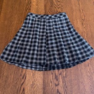 H&M Size 6 Divided Pleated Mini Skirt